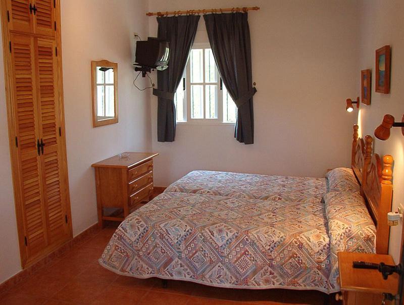 Hostal Las Acacias Los Canos De Meca Kamer foto