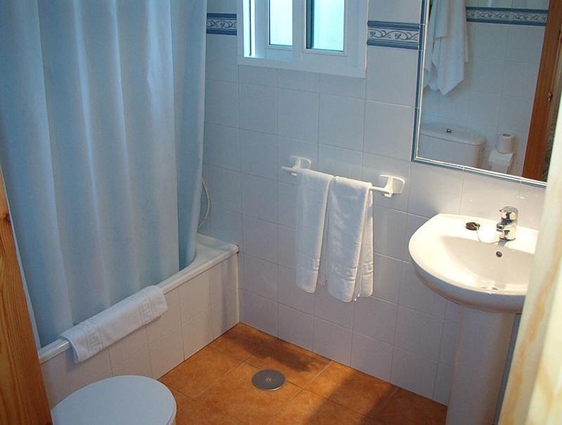 Hostal Las Acacias Los Canos De Meca Kamer foto