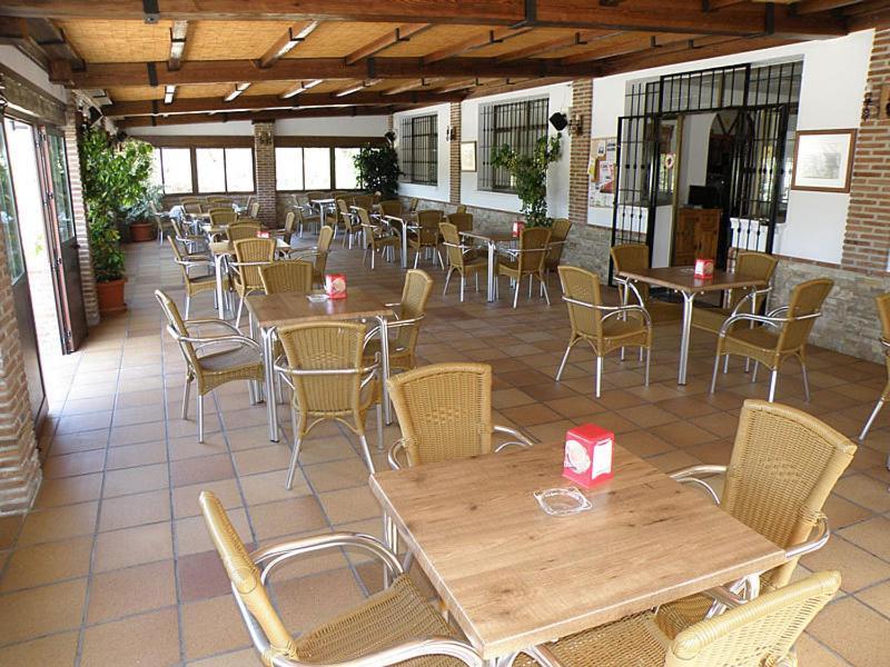 Hostal Las Acacias Los Canos De Meca Buitenkant foto
