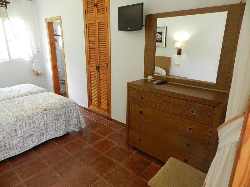 Hostal Las Acacias Los Canos De Meca Buitenkant foto